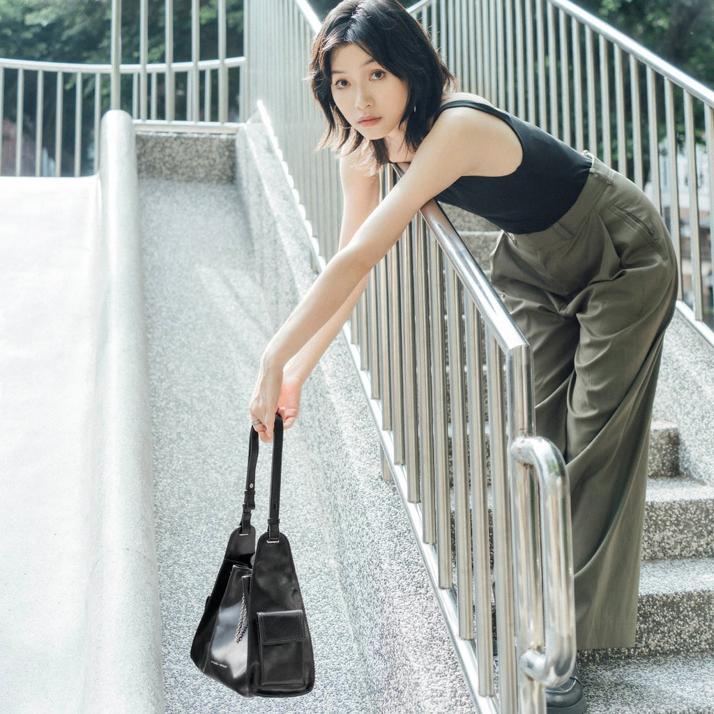 Samuel Ashley - Senya Leather Drawstring Bag in black