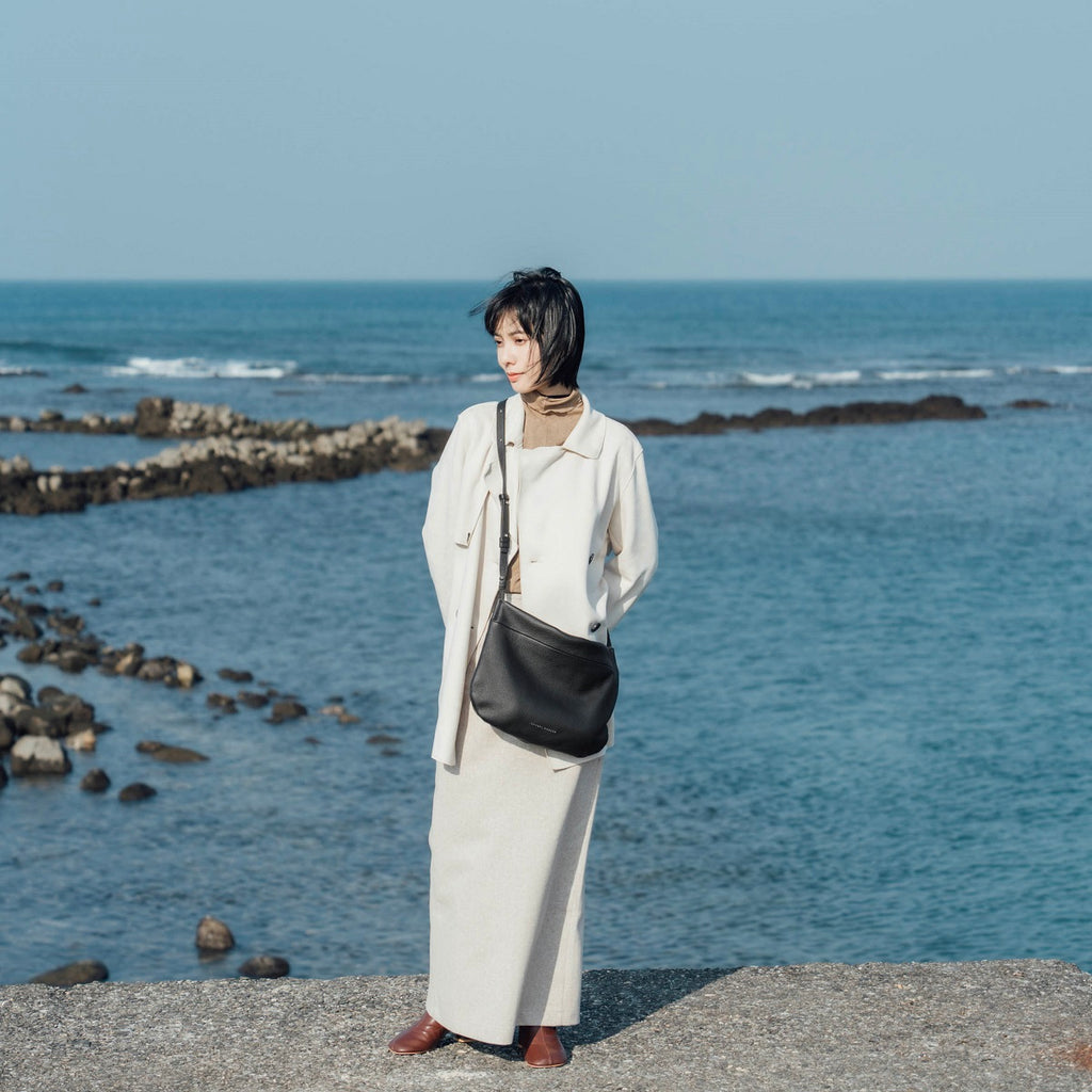 Samuel Ashley - Merly Half-moon Leather Hobo in jet black