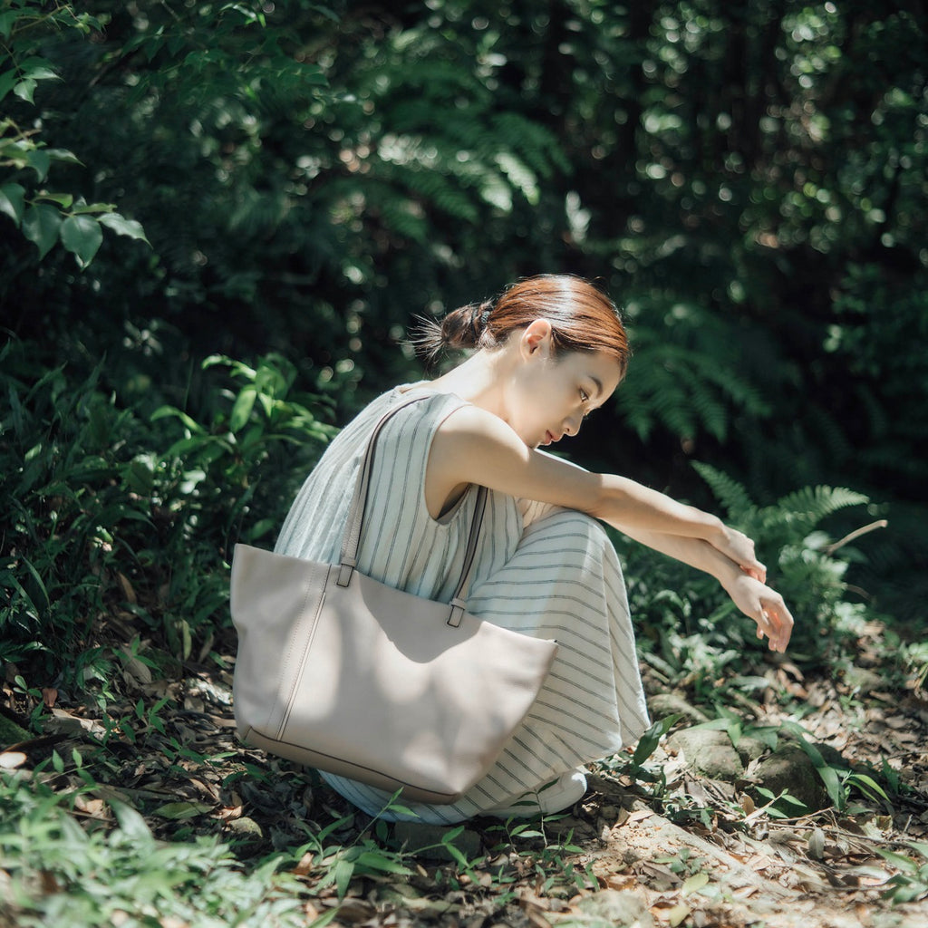 Samuel Ashley - Clementine Leather Tote Bag in light grey