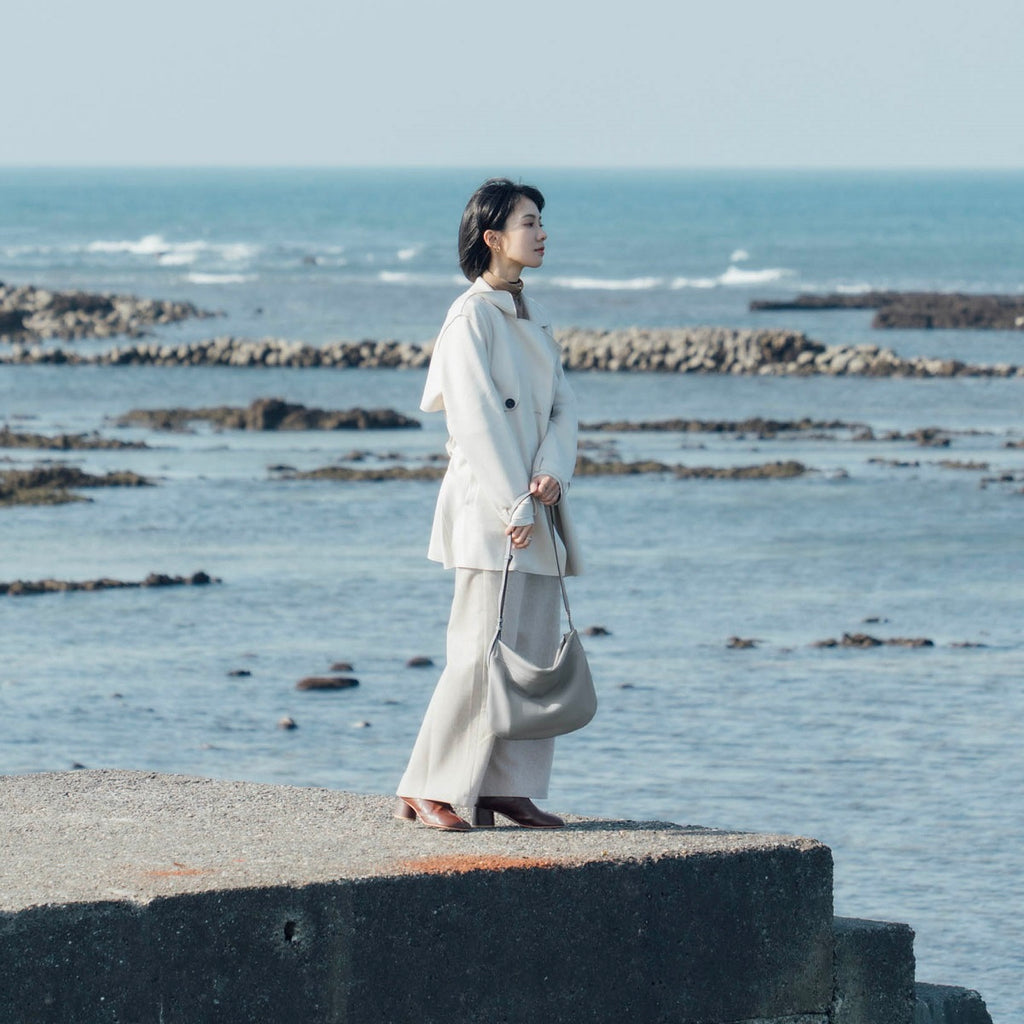 Samuel Ashley - Merly Half-moon Leather Hobo in ash grey