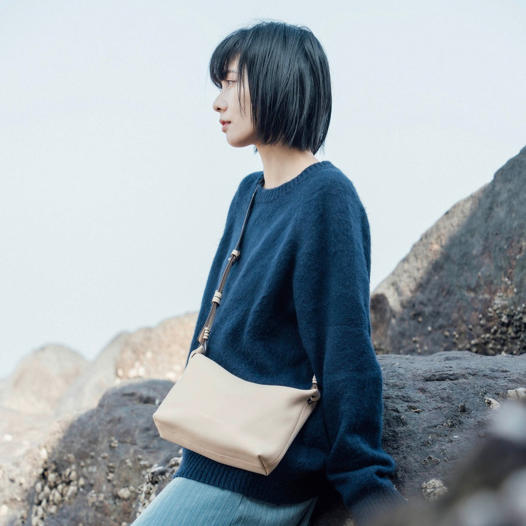 Samuel Ashley - Shelly Leather Crossbody Bag in sea salt