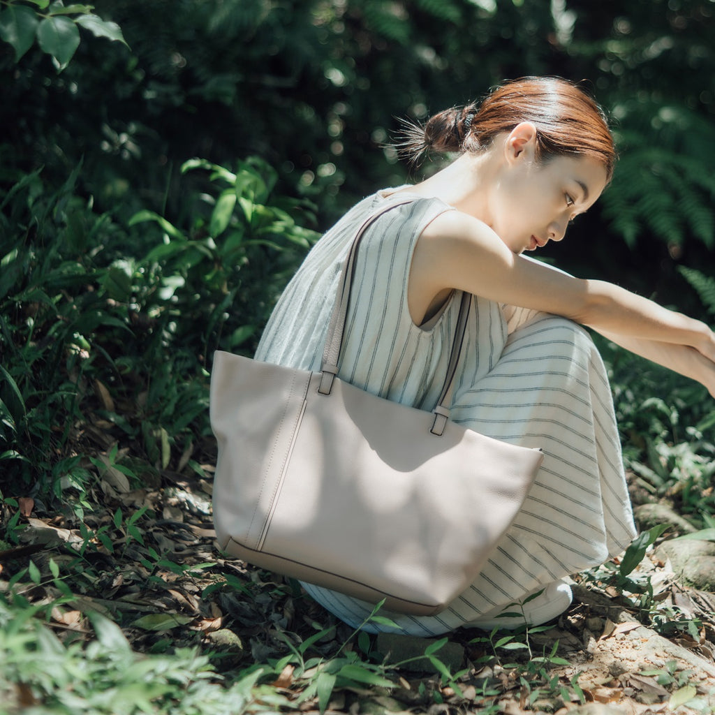 Samuel Ashley - Clementine Leather Tote Bag in light grey