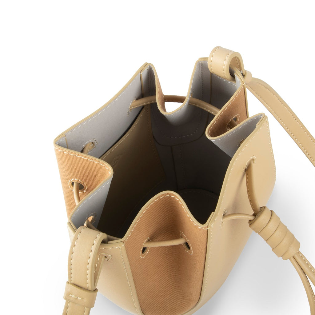 Samuel Ashley - Mini Chantal Drawstring Leather Bag in french vanilla