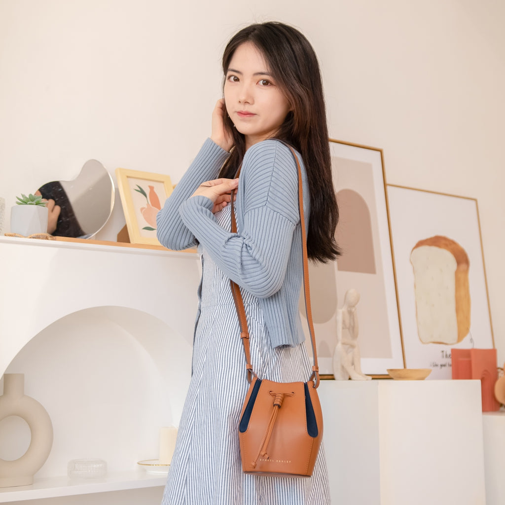 Samuel Ashley - Mini Chantal Drawstring Leather Bag in brown