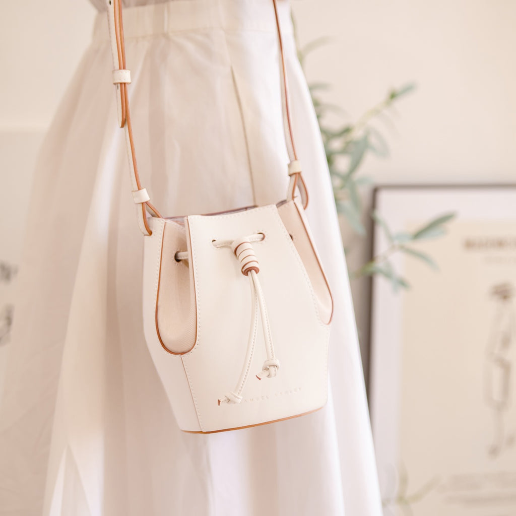 Samuel Ashley - Mini Chantal Drawstring Leather Bag in milk